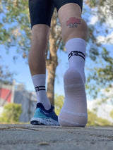 גרבי רכיבה וריצה חדשניות לביצועים ונוחות Runflow Mesh | פינגווין דוג'ו